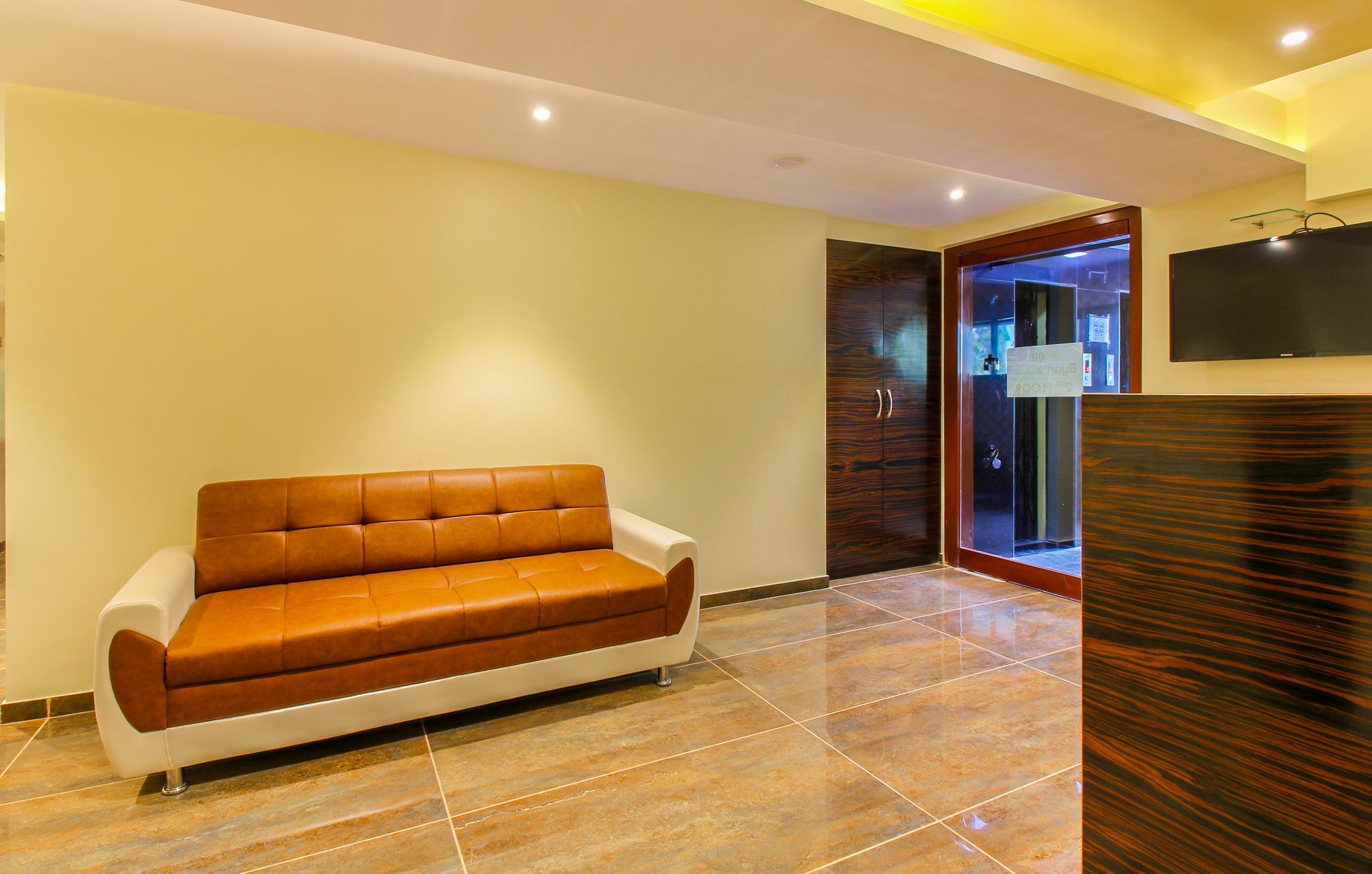 Fluorescent By Bizzgrow Hotels International Airport - Formerly Known As Byaris International Mumbai Bagian luar foto