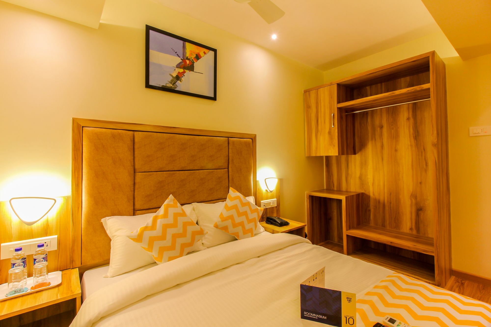 Fluorescent By Bizzgrow Hotels International Airport - Formerly Known As Byaris International Mumbai Bagian luar foto