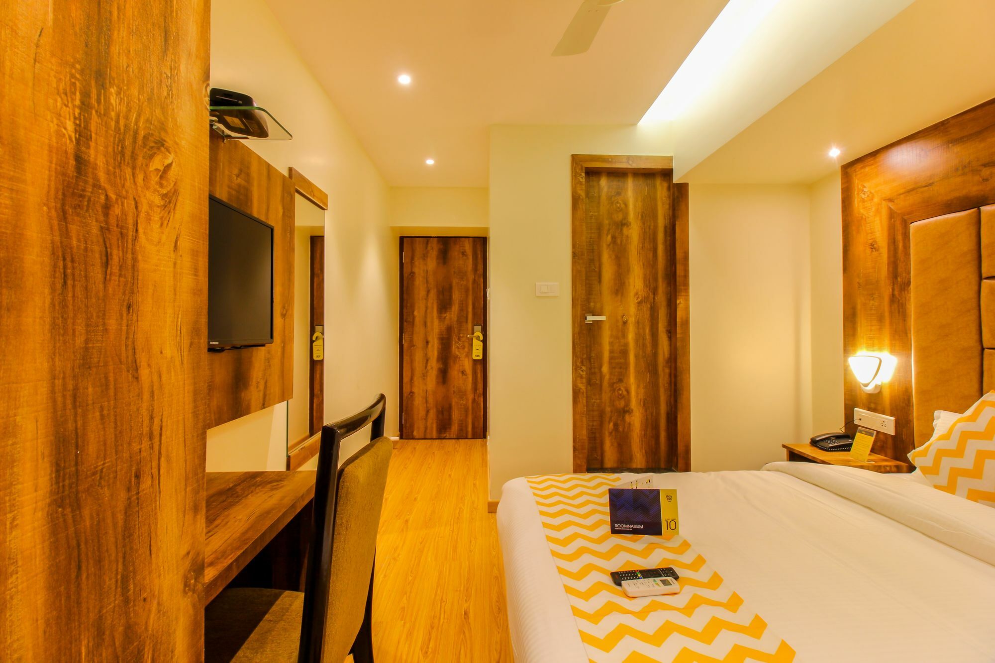 Fluorescent By Bizzgrow Hotels International Airport - Formerly Known As Byaris International Mumbai Bagian luar foto