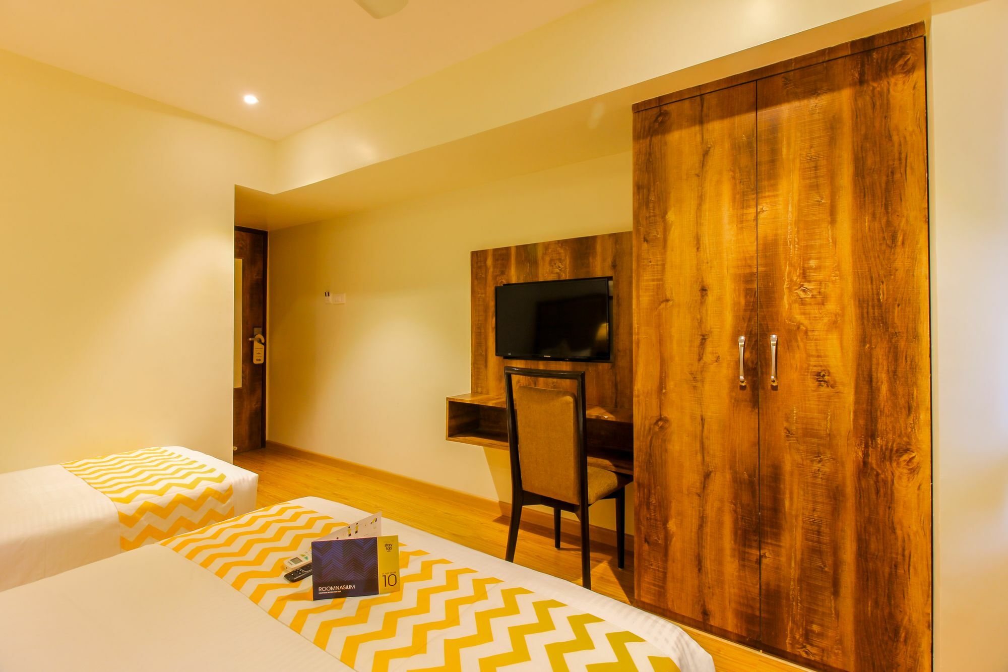 Fluorescent By Bizzgrow Hotels International Airport - Formerly Known As Byaris International Mumbai Bagian luar foto