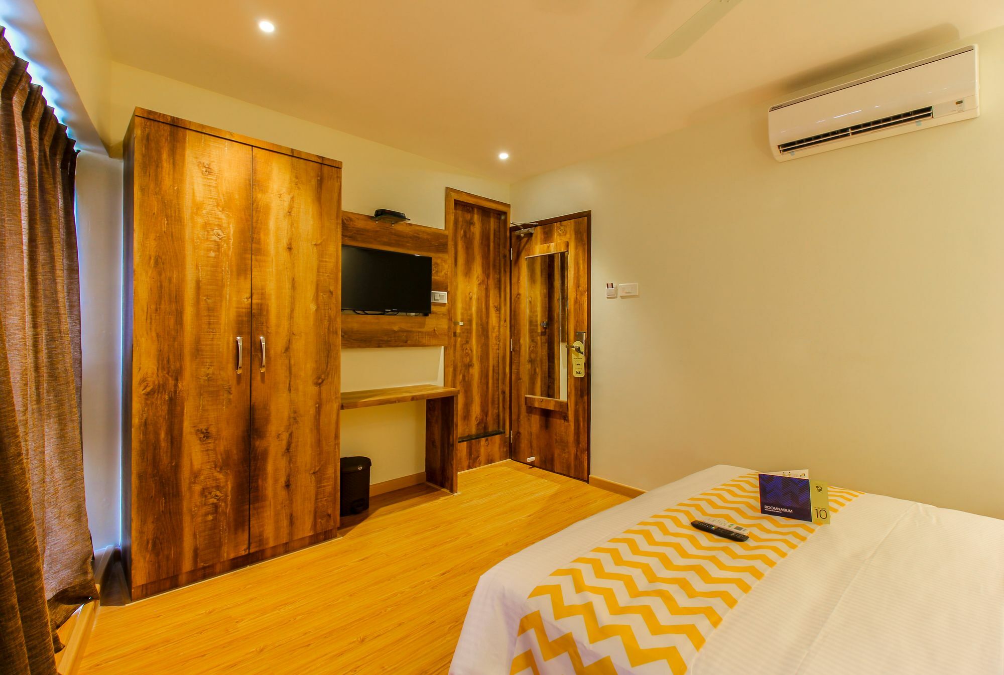 Fluorescent By Bizzgrow Hotels International Airport - Formerly Known As Byaris International Mumbai Bagian luar foto
