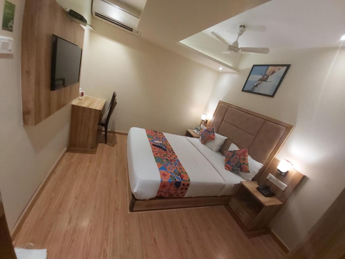Fluorescent By Bizzgrow Hotels International Airport - Formerly Known As Byaris International Mumbai Bagian luar foto