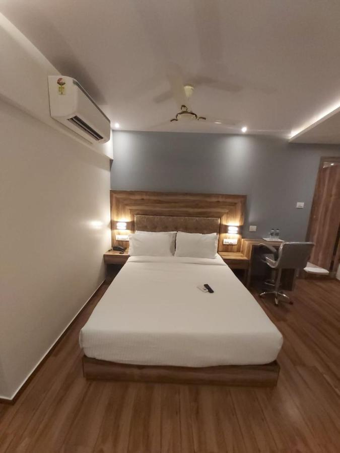 Fluorescent By Bizzgrow Hotels International Airport - Formerly Known As Byaris International Mumbai Bagian luar foto
