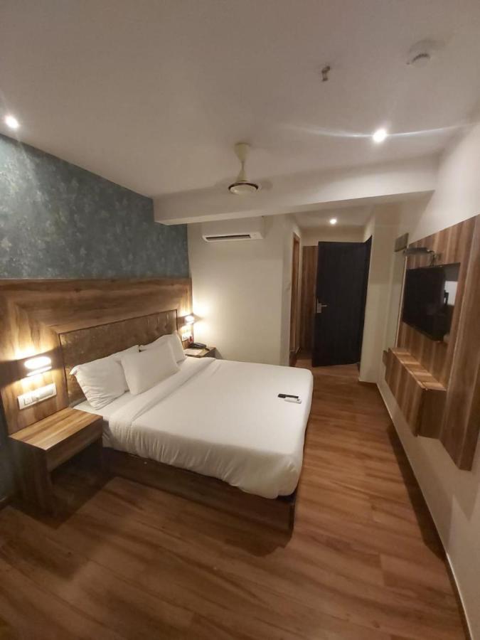 Fluorescent By Bizzgrow Hotels International Airport - Formerly Known As Byaris International Mumbai Bagian luar foto