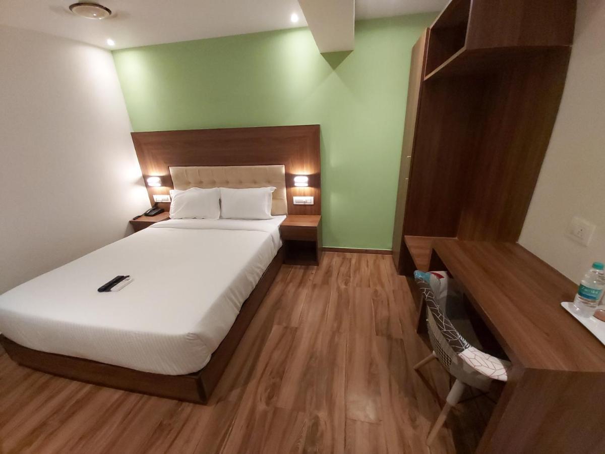 Fluorescent By Bizzgrow Hotels International Airport - Formerly Known As Byaris International Mumbai Bagian luar foto